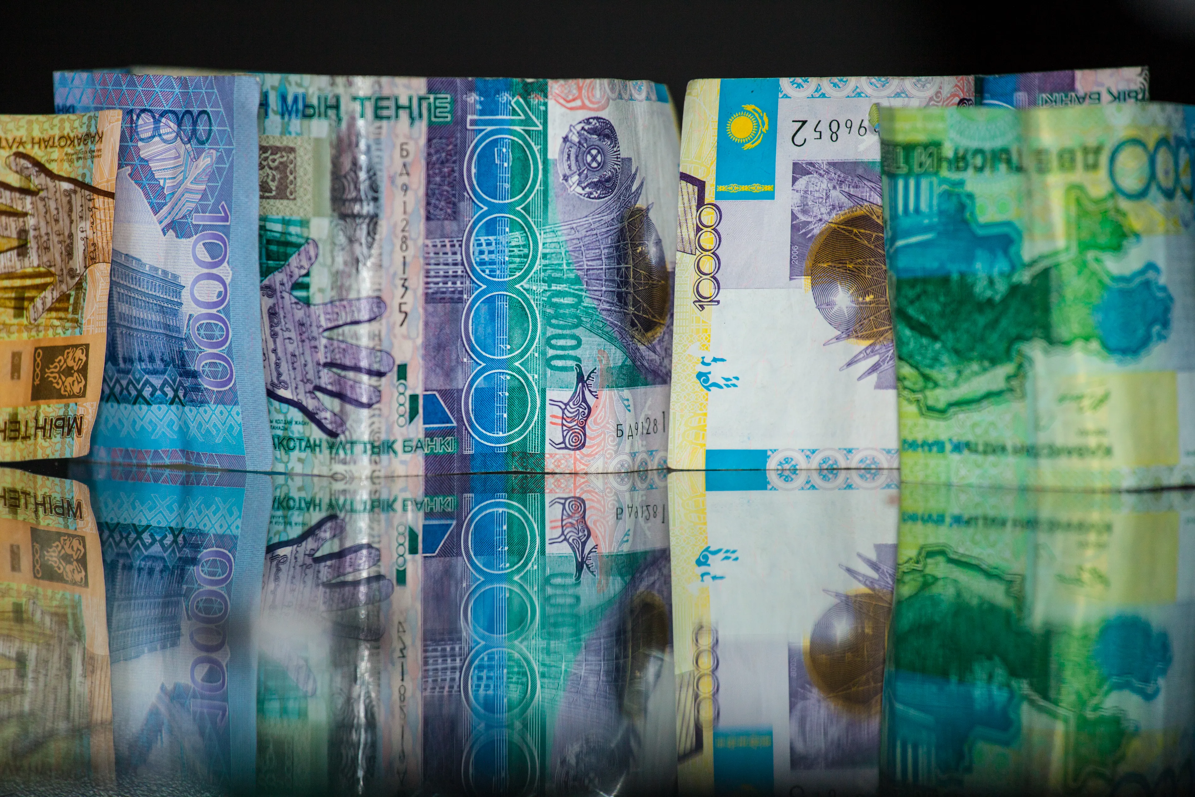 Капитал - За год тенге по отношению к доллару обесценился на 1,7%