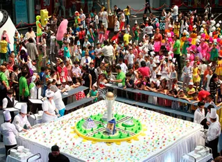 Капитал - В столице испекли торт весом 600 кг.