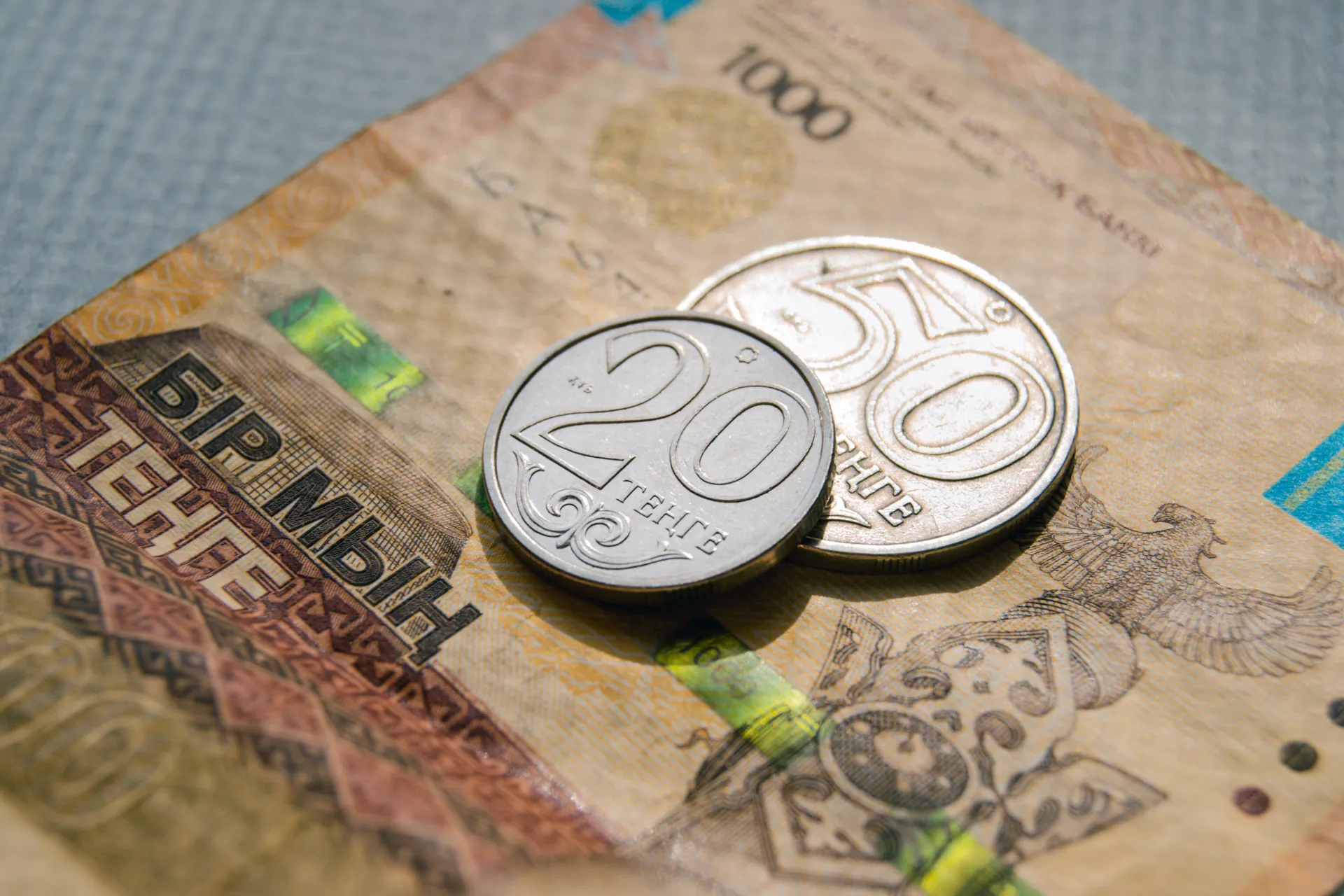 Капитал - Доллар закрыл торги на уровне 388,3 тенге