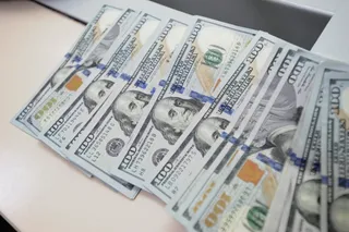 Капитал - В обменных пунктах доллар продают по 375 тенге