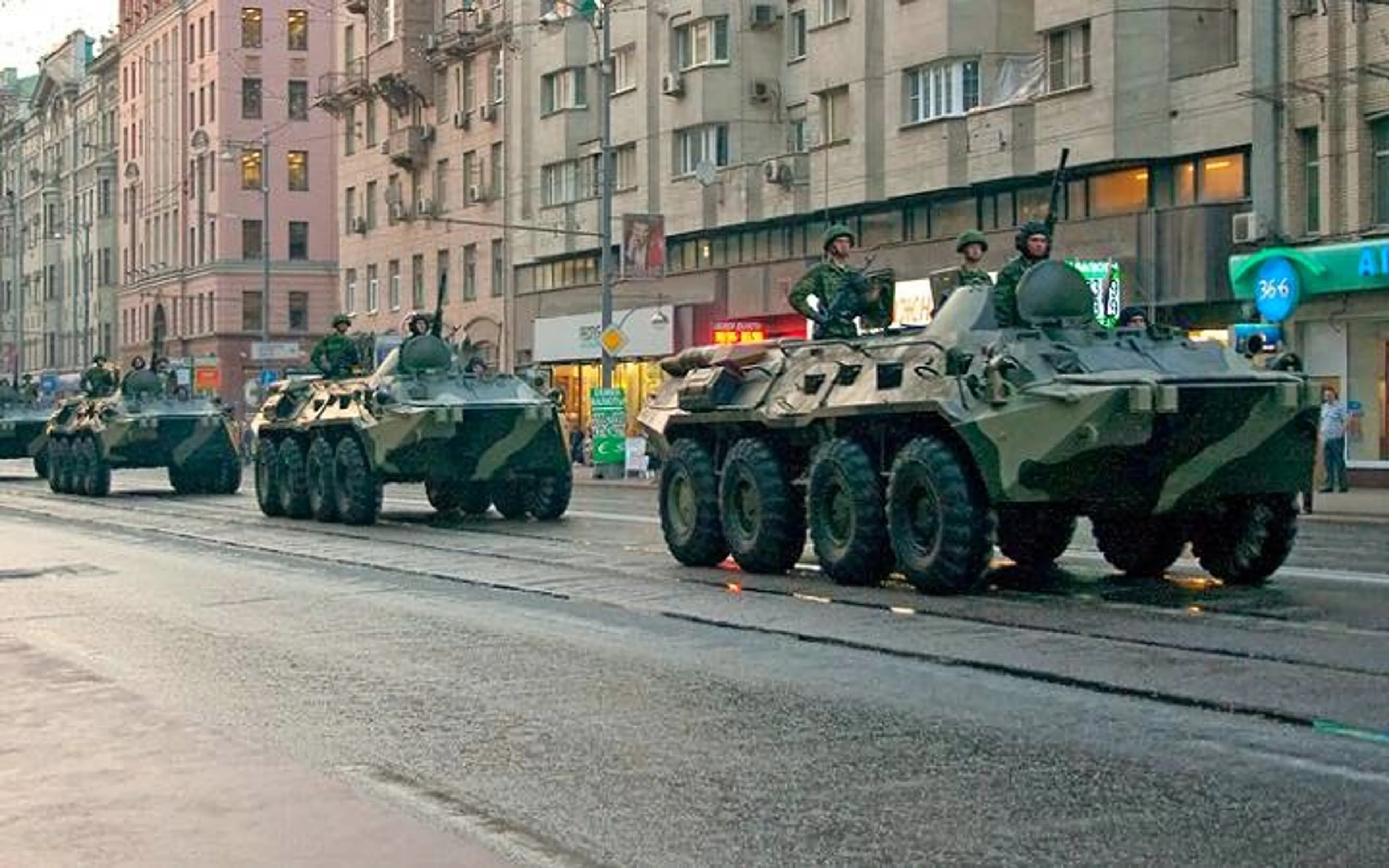 Капитал - Под Луганском завязался танковый бой