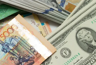 Нацвалюта удерживает рубеж в 324 тенге