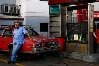 Капитал - Николас Мадуро обвалил валюту и поднял цены на бензин