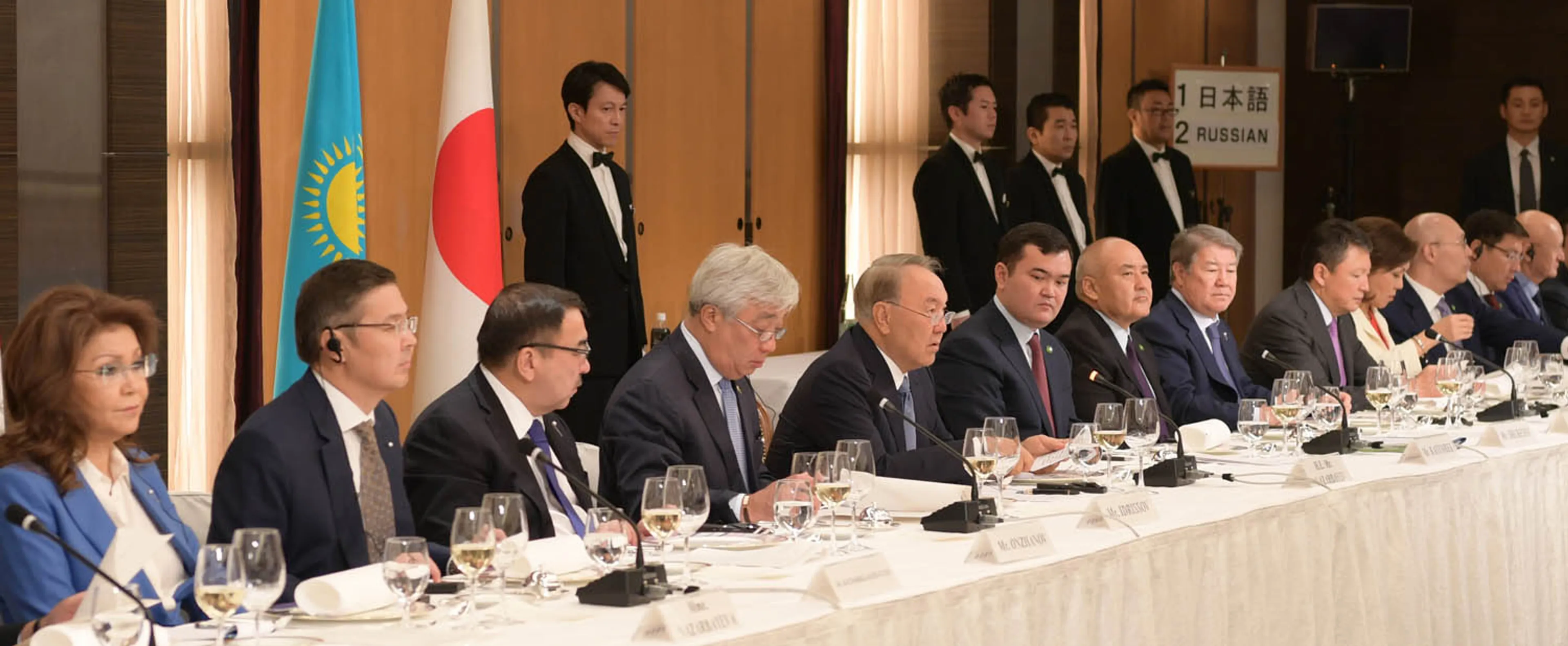 Капитал - Казахстан введет безвизовый режим для граждан 56 стран