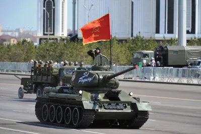 В Астане прошел военный парад