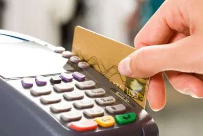 Банкам надо активнее поддерживать безналичные платежи