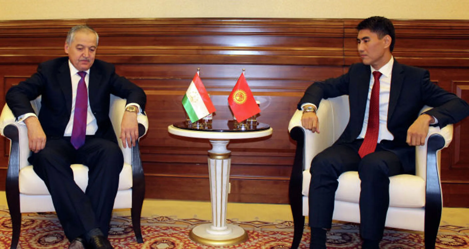 Капитал - Главы МИД Кыргызстана и Таджикистана договорились прекратить огонь