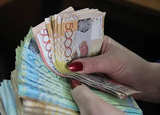 Капитал - Нацбанк продолжит сглаживать курс тенге