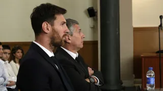 Капитал - Лионеля Месси и его отца приговорили к 21 месяцу тюрьмы