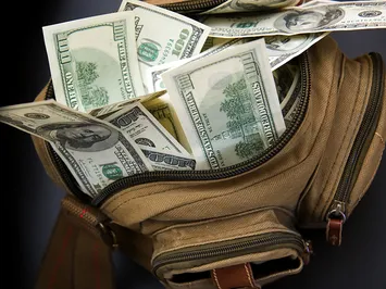 При вывозе более $100 тыс из ЕАЭС нужно подтверждать их происхождение