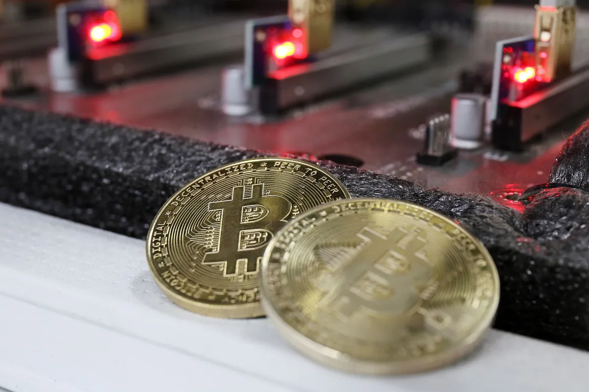 Эффект Strategy: почему продажа 32 биткоинов вызвала панику
