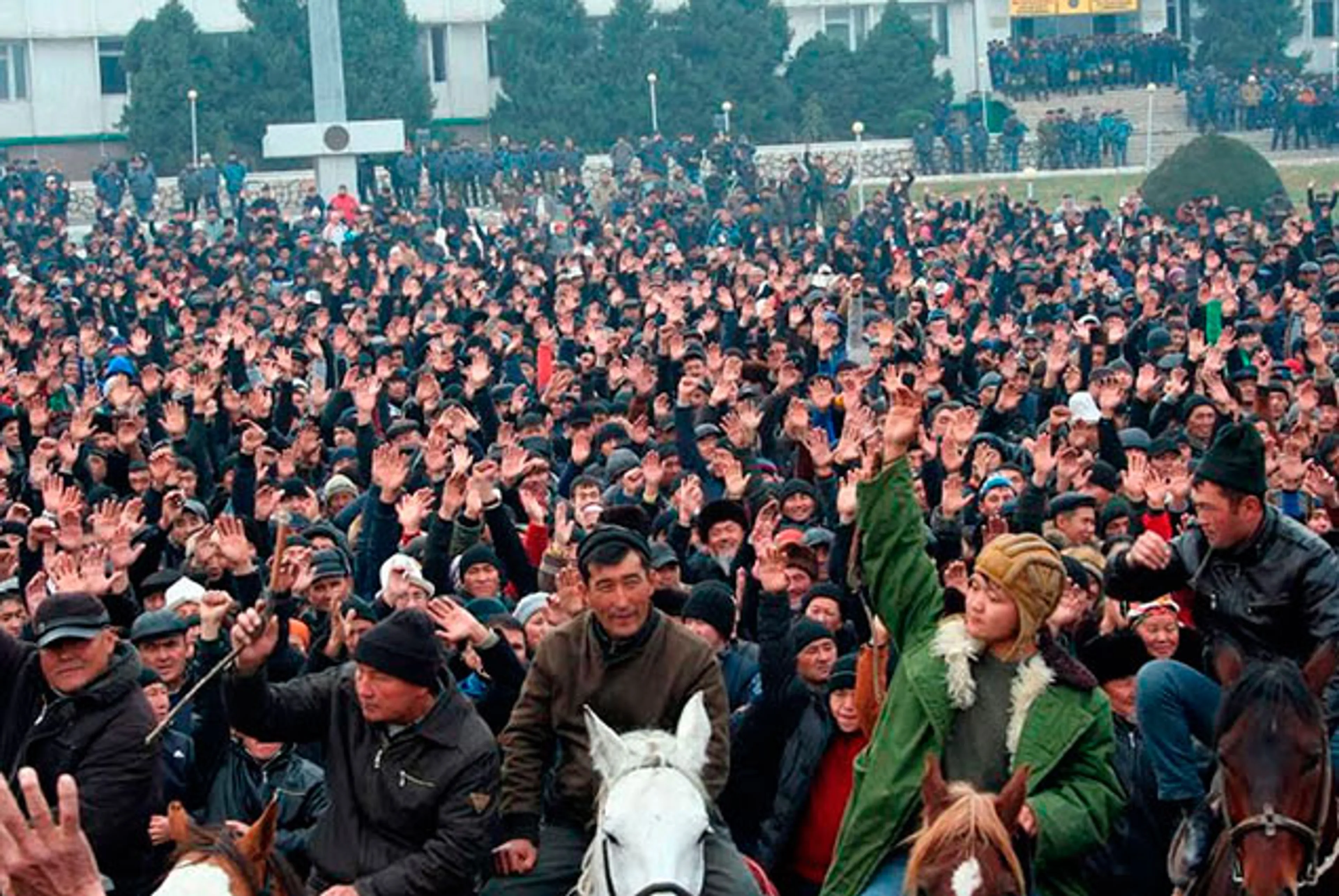 Капитал - Выборы спровоцировали попытку захвата мэрии в Кыргызстане