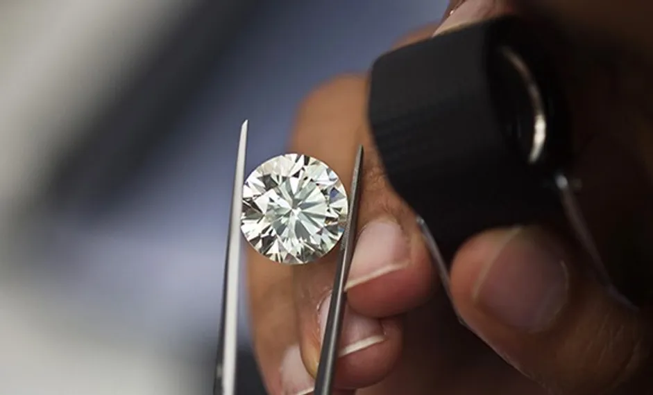 Капитал - АЛРОСА начнет продавать бриллианты онлайн