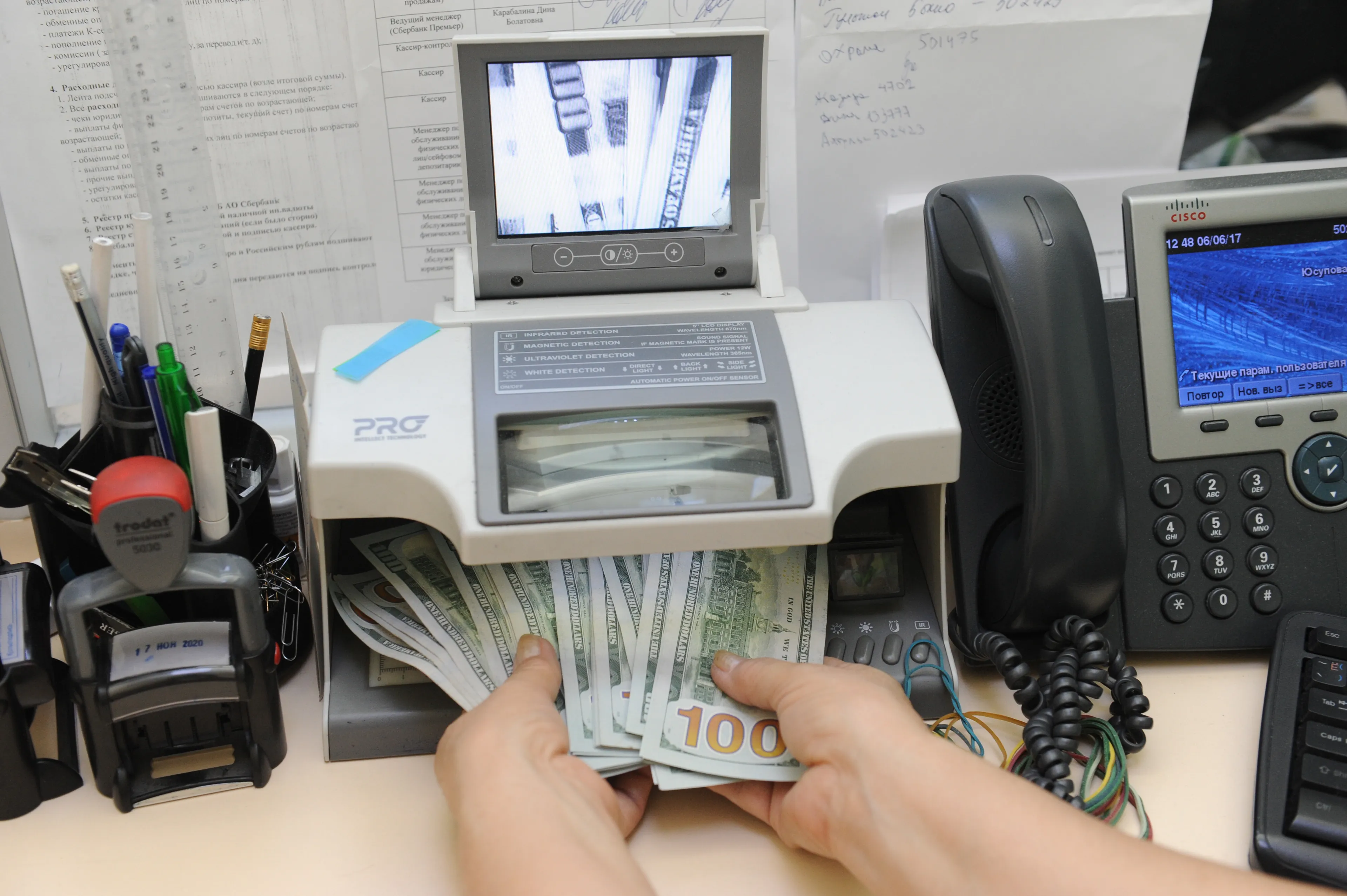 Капитал - Дневные торги: 325,63 тенге за доллар