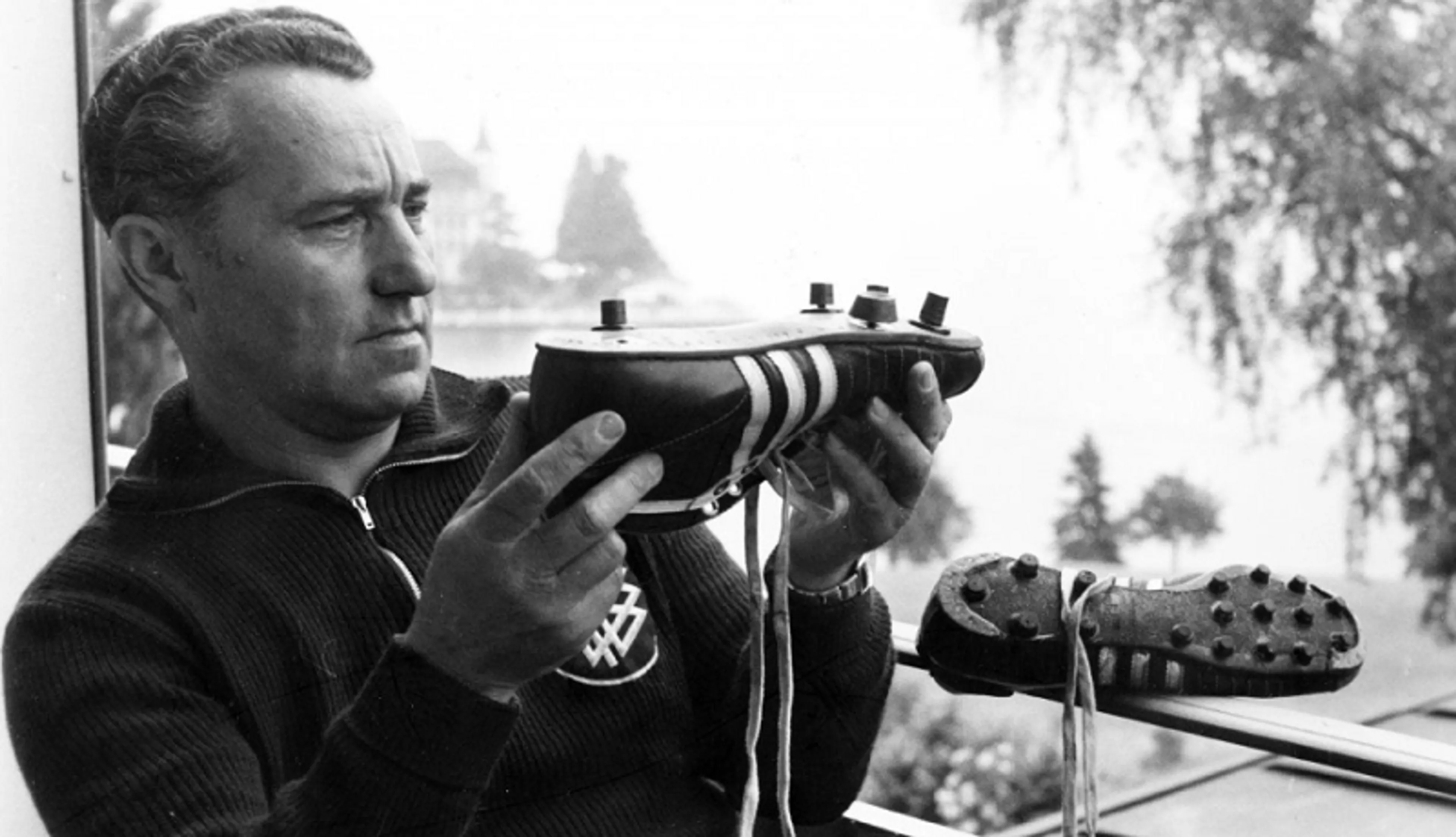 Ади Дасслер за работой