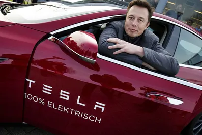 Элон Маск нацелен запустить через три года автомобили без водителей