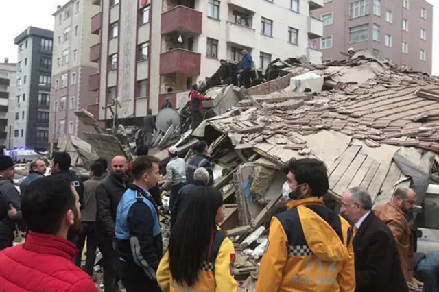 В Стамбуле обрушилось многоэтажное здание