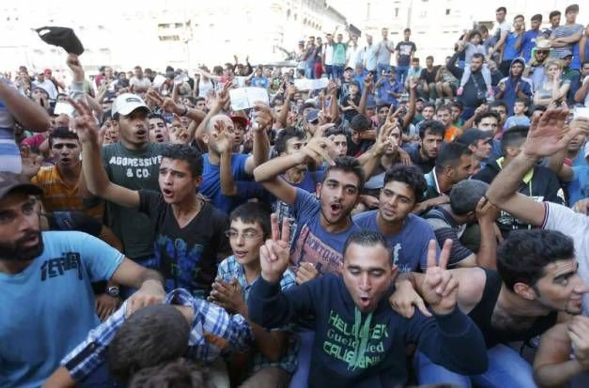 Капитал - Мигранты устроили беспорядки на греческом острове Самос