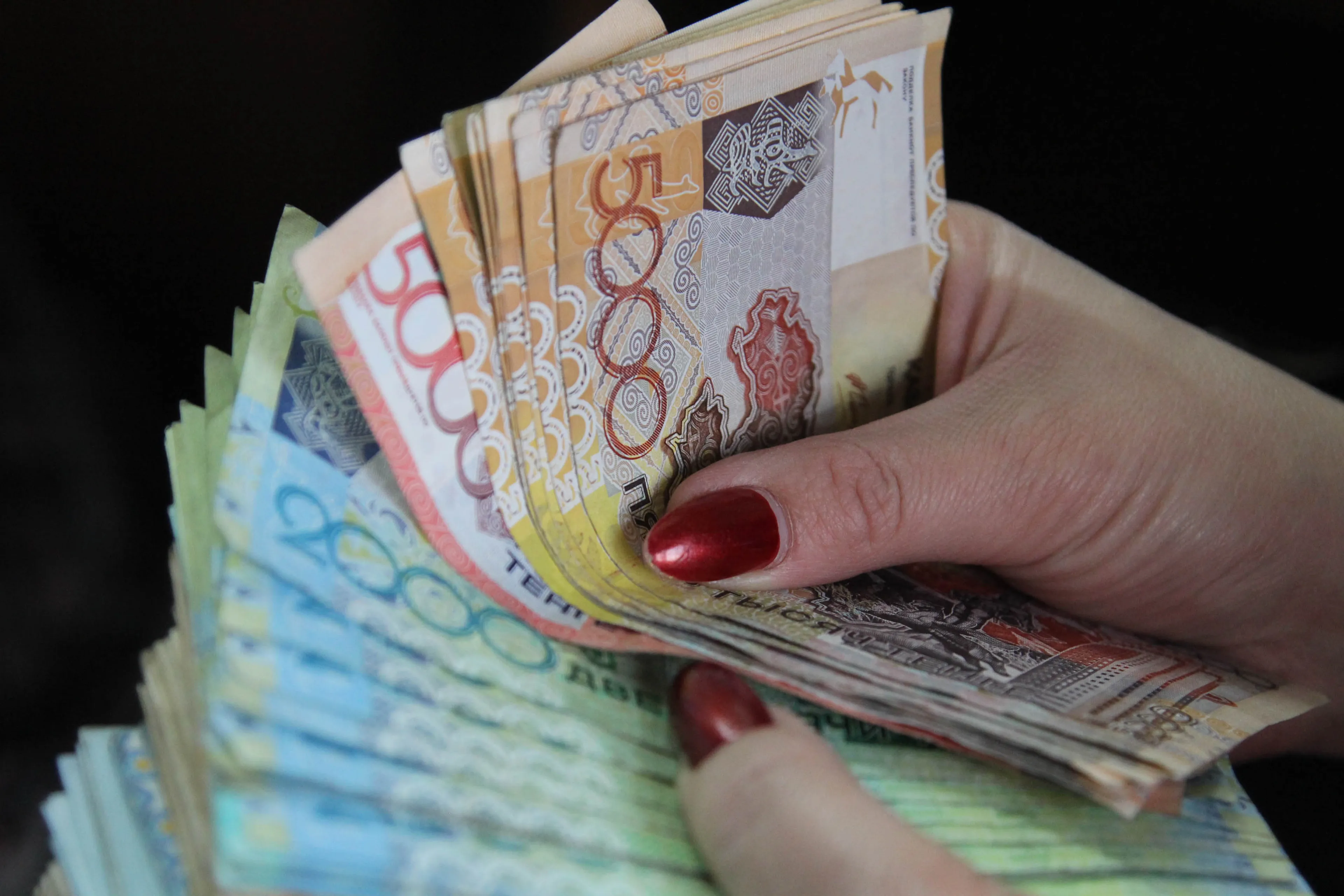 Капитал - На юге РК чиновник подозревается в вымогательстве 6 млн. тенге