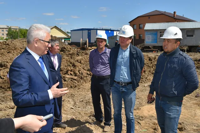 Ерик Султанов раскритиковал работу  строителей