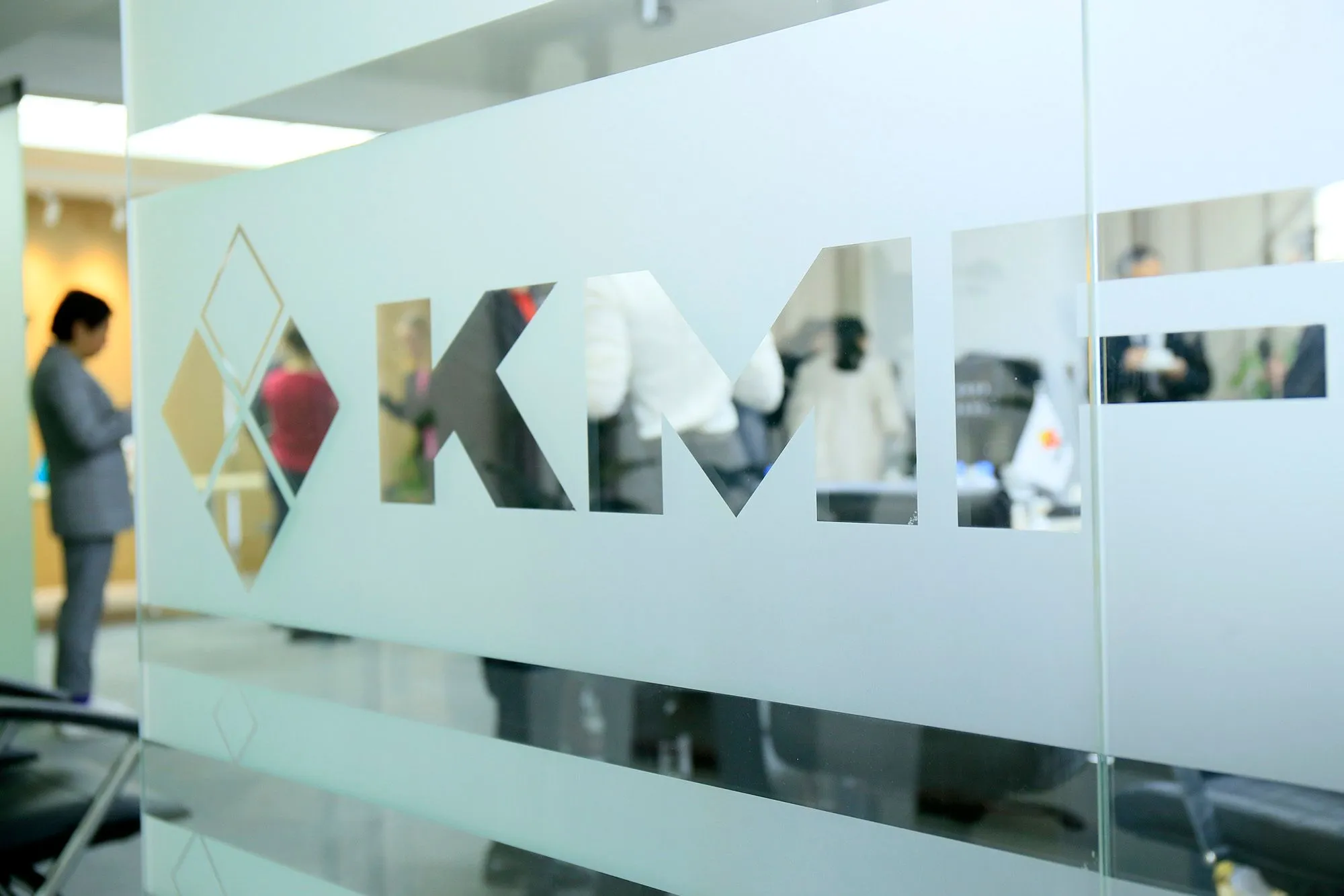 МФО KMF завершила перерегистрацию в KMF Банк