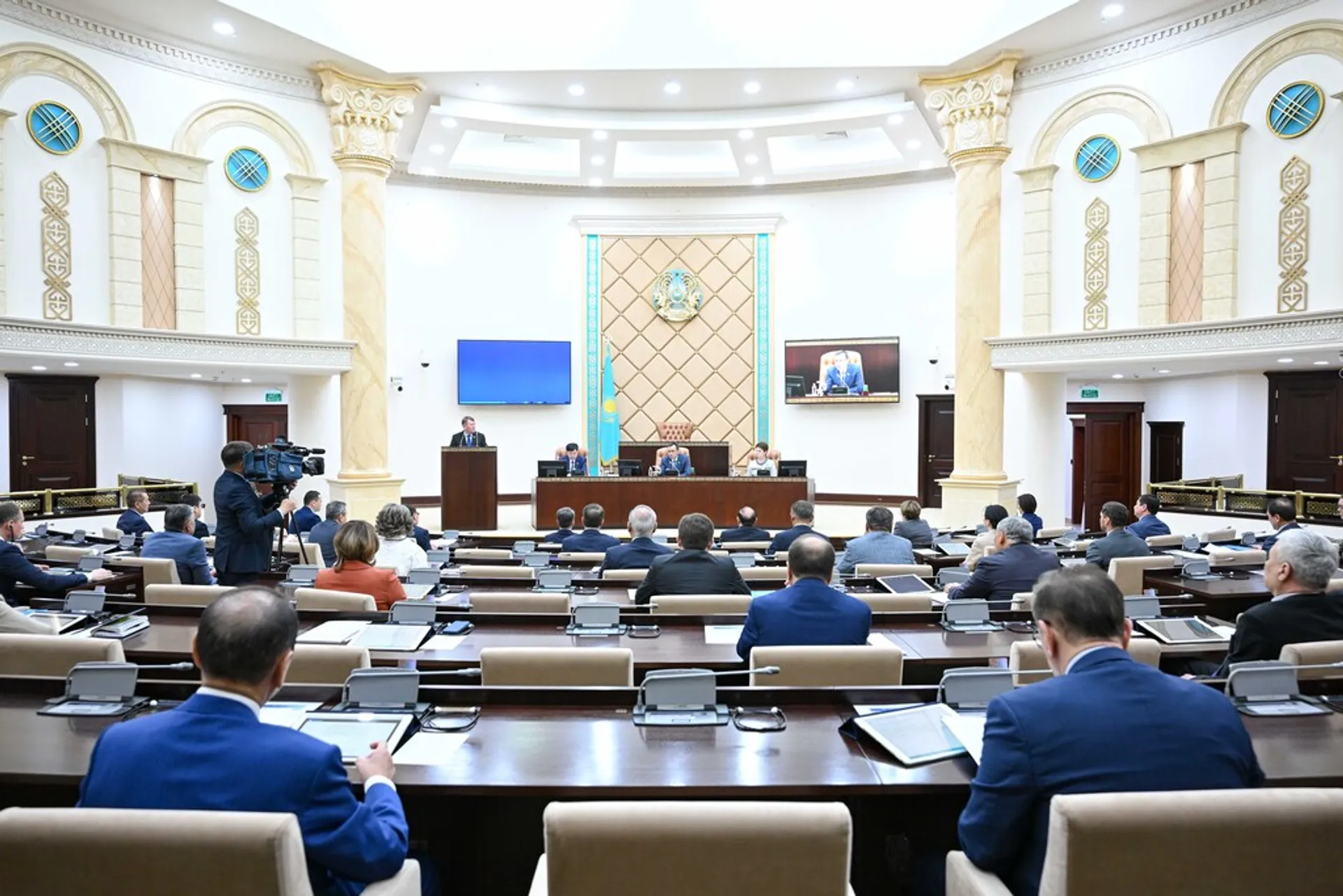 senate.parlam.kz/