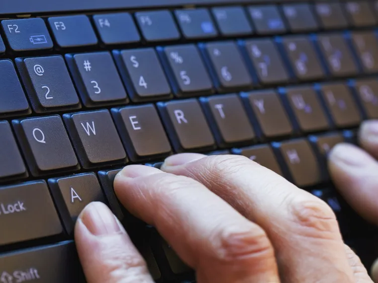 Капитал - Переход на латиницу: расходы или доходы?