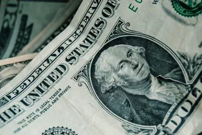 Дневные торги: 384,21 тенге за доллар