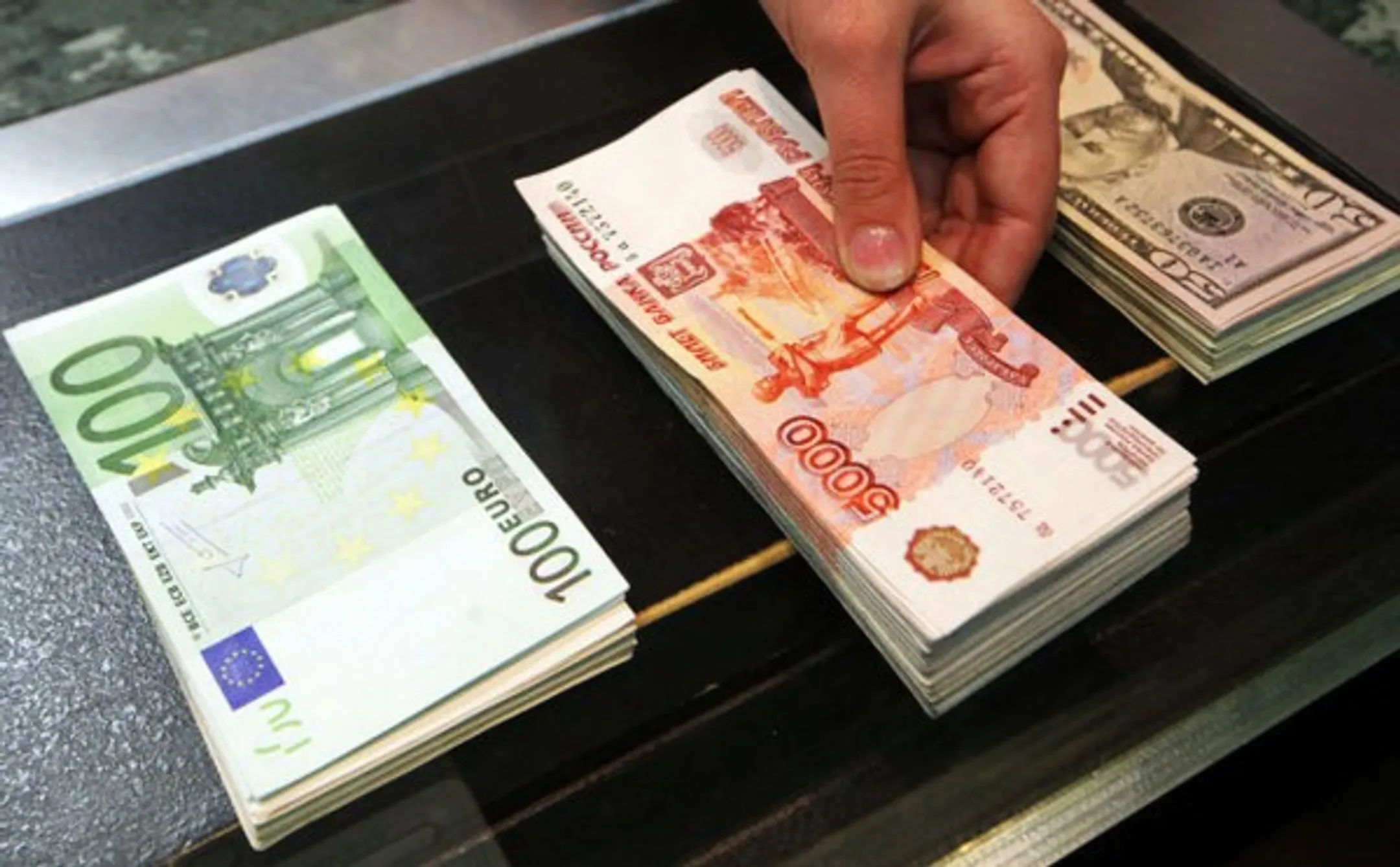 Россия проведет рекордную закупку долларов и евро - Image Kapital.kz