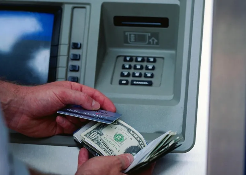 Капитал - Юрлицам ограничат снятие крупных сумм