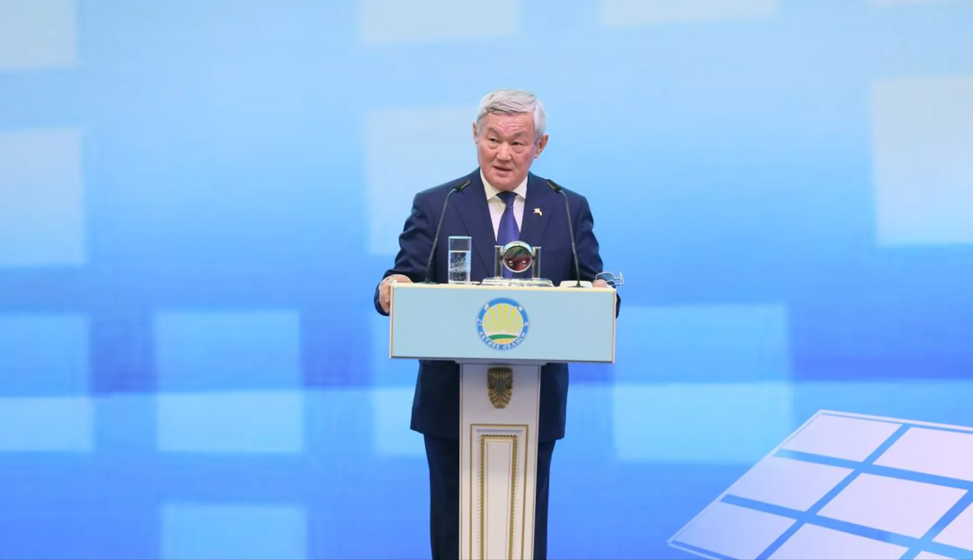 Капитал - Бердибек Сапарбаев: Деньги есть, а результата нет