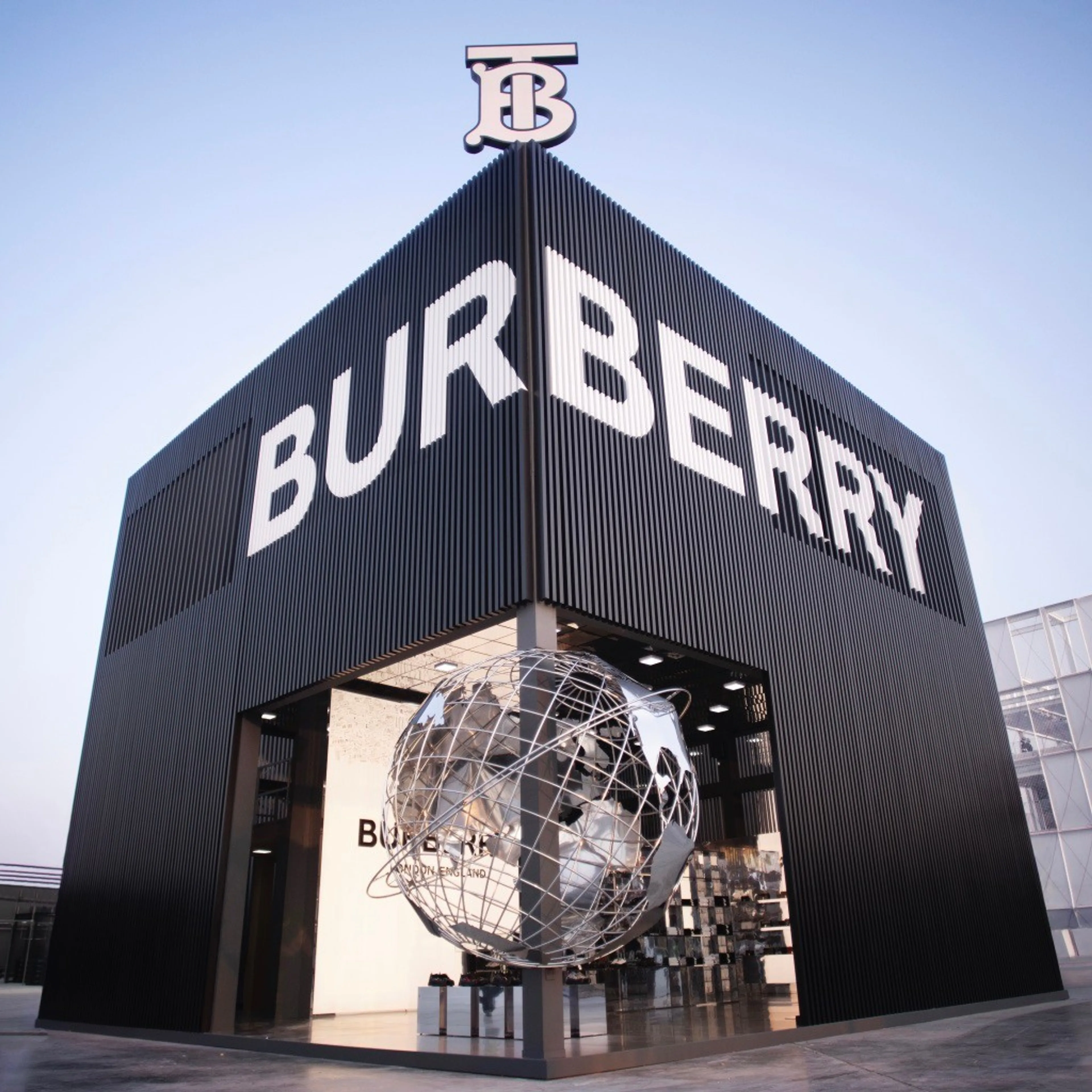 Капитал - Выручка Burberry в 2021 финансовом году снизилась на 10%