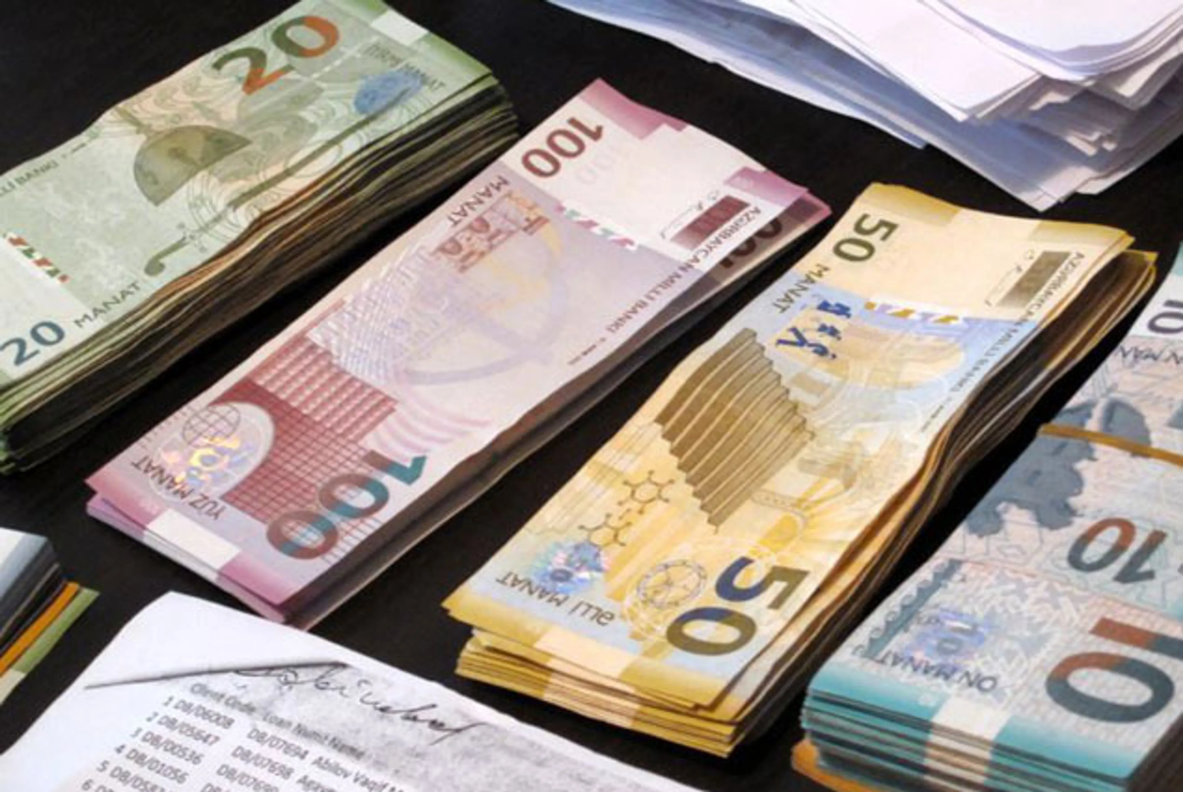 Капитал - Азербайджан перешел на плавающий валютный курс