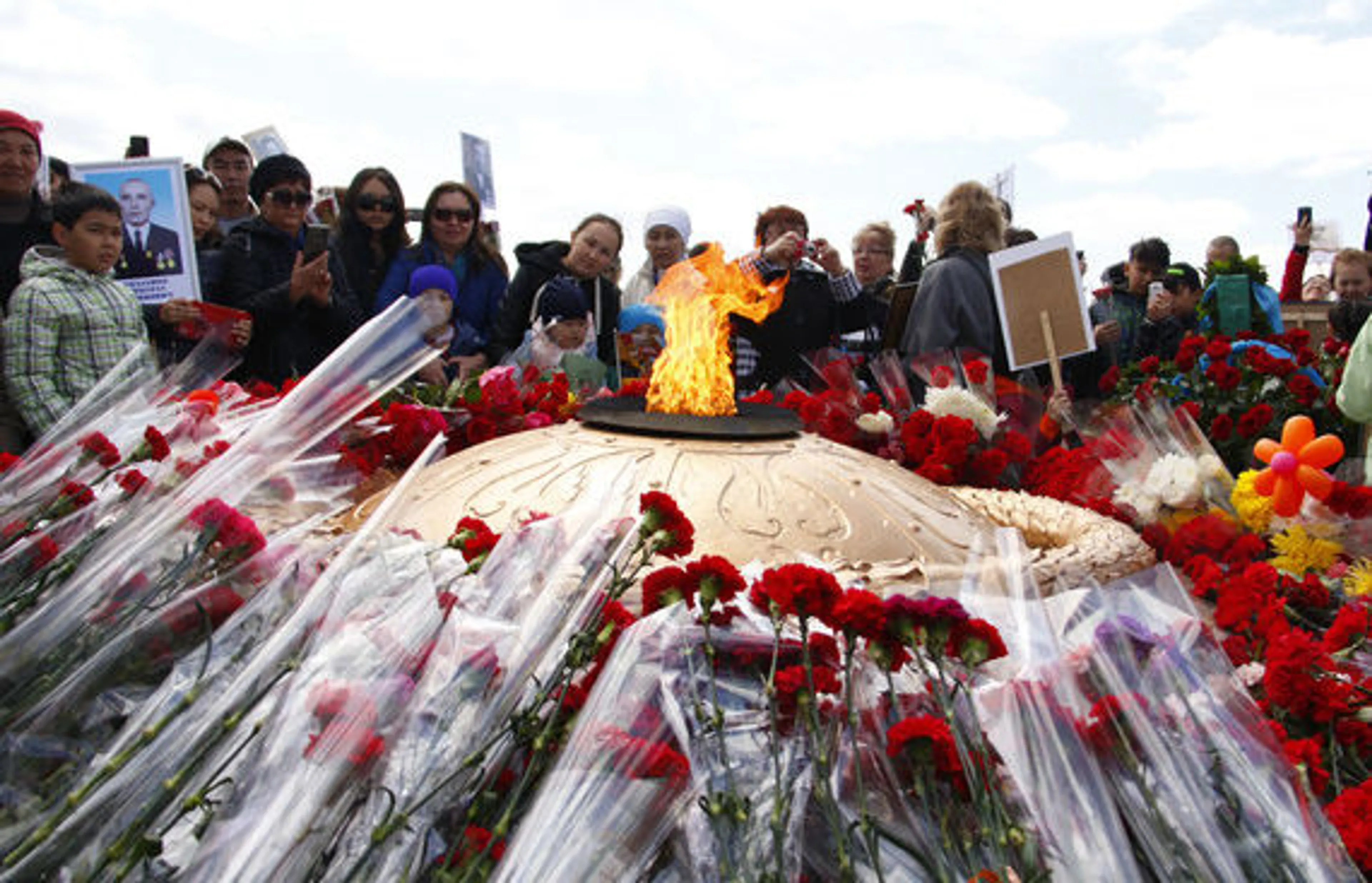 Капитал - По 500 тысяч тенге получили ветераны столицы ко Дню Победы