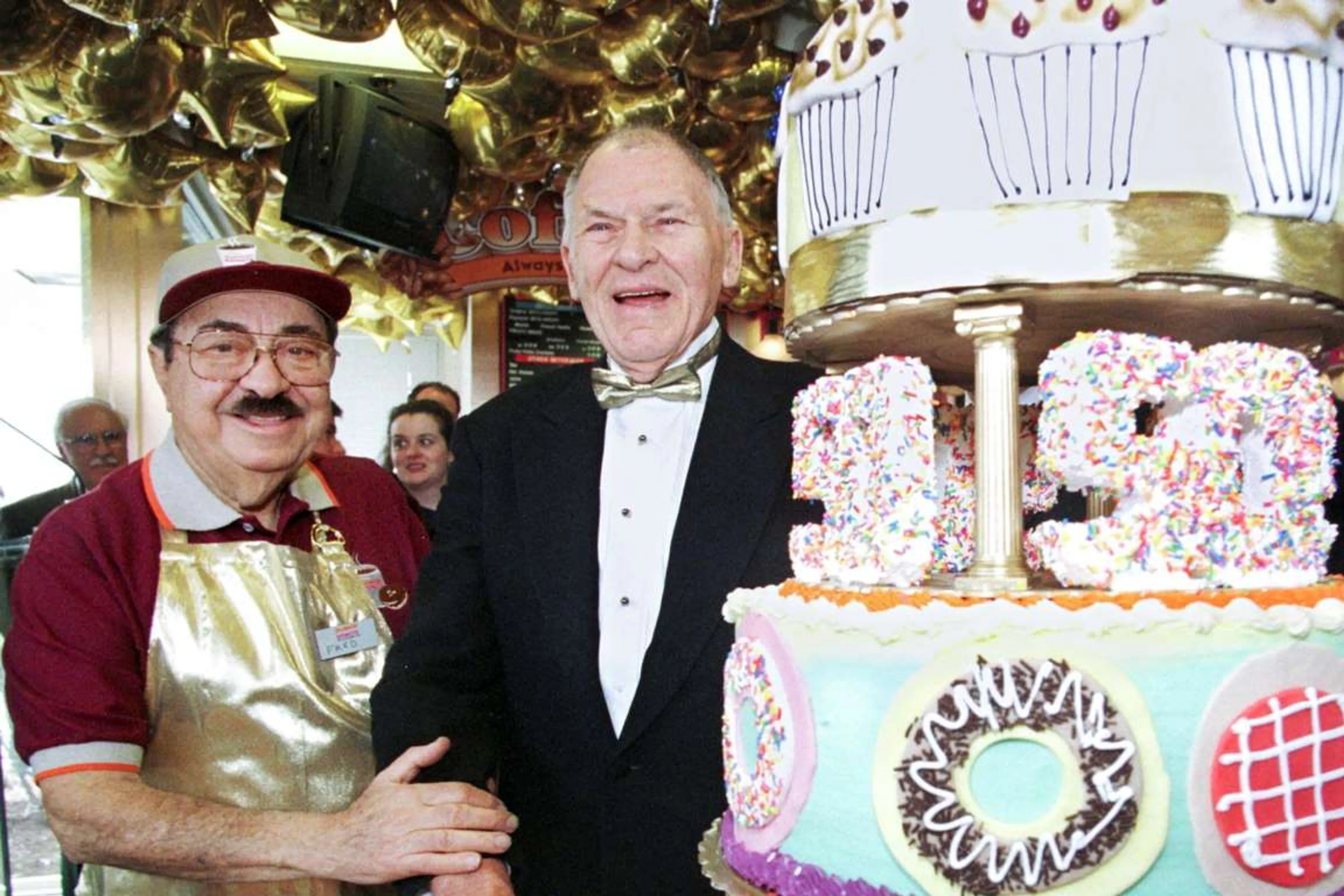 Капитал - Как Билл Розенберг заработал состояние на пончиках Dunkin Donuts