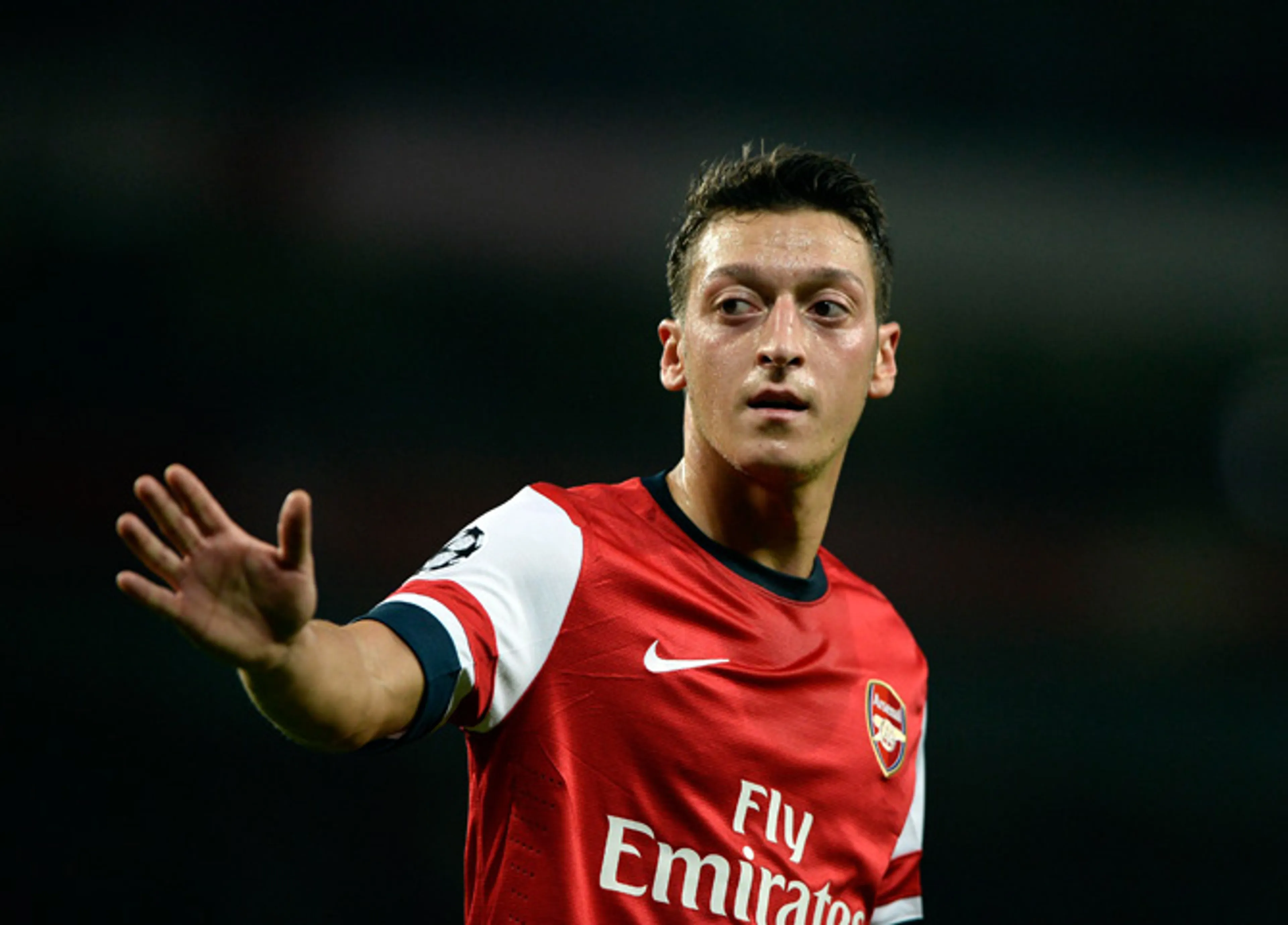 Капитал - Отец Месута Озила подал на него в суд