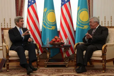 Джона Керри угостили знаменитыми яблоками апорт