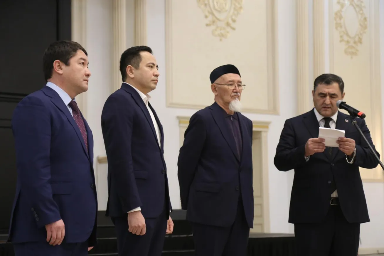 В Актау провели поминальный ас в память о жертвах авиакатастрофы AZAL - фото kapital.kz