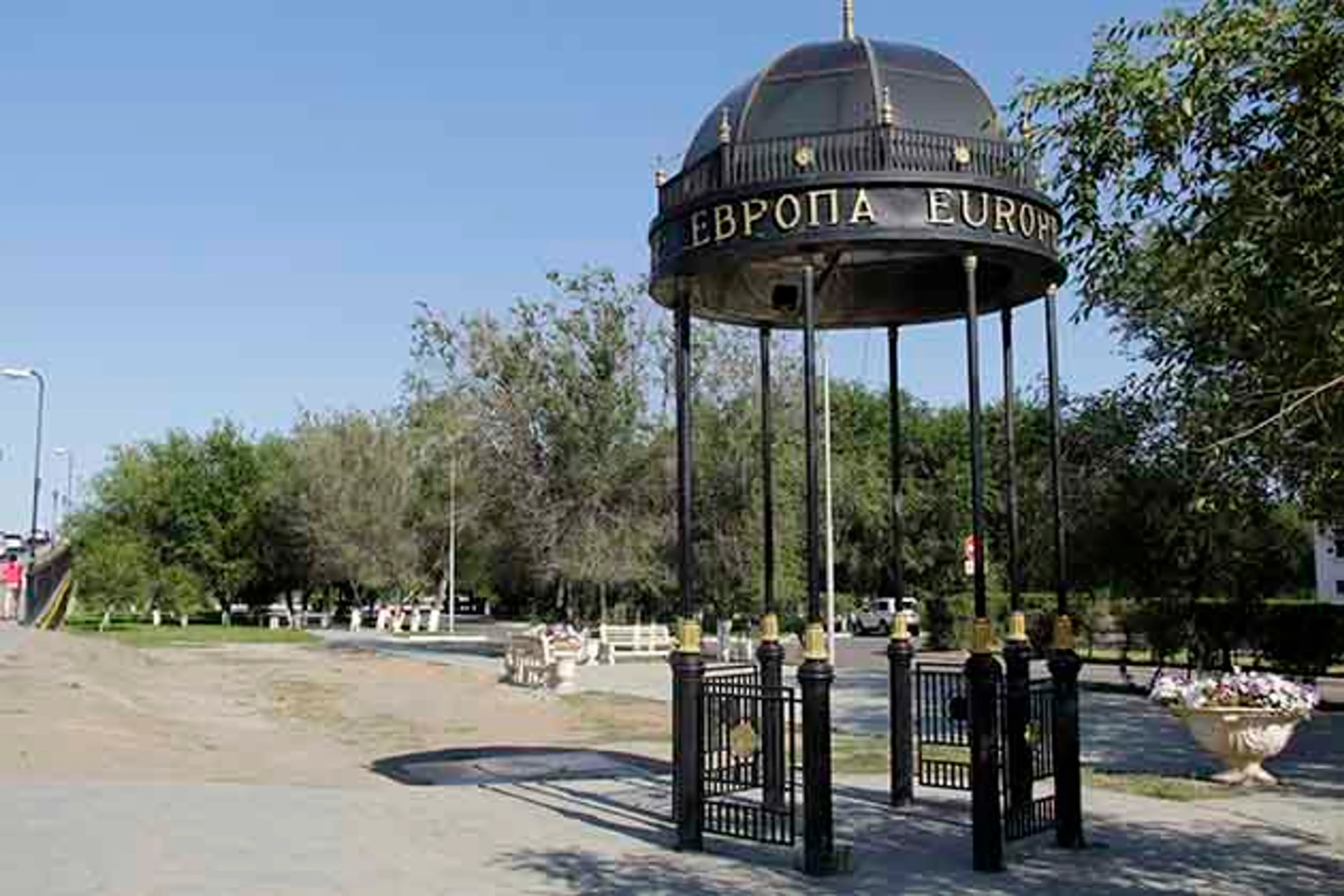 Капитал - На стыке двух цивилизаций