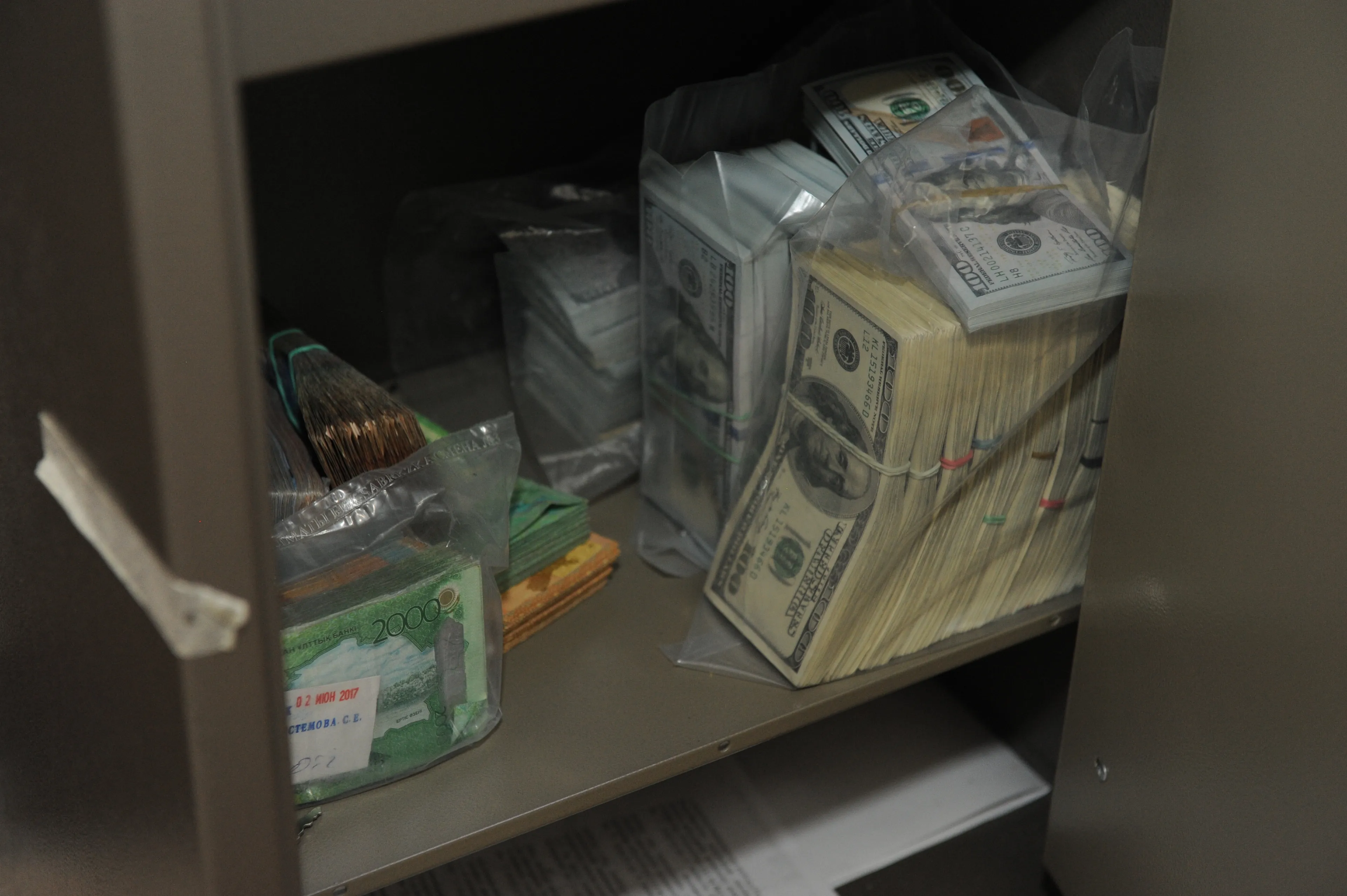 Капитал - На KASE число сделок с долларом возросло до 544