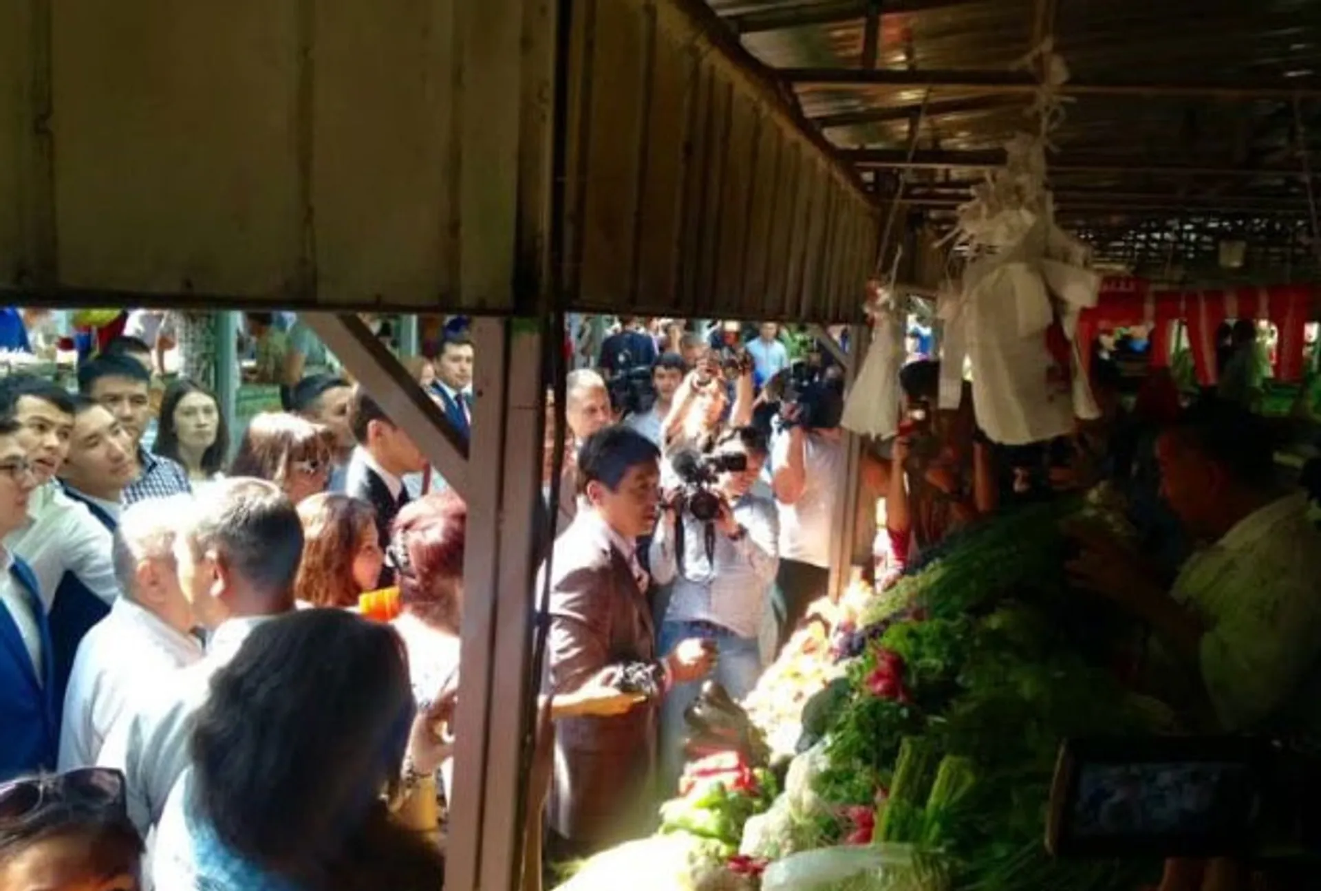 Капитал - Бауыржан Байбек оценил качество продуктов в Алматы