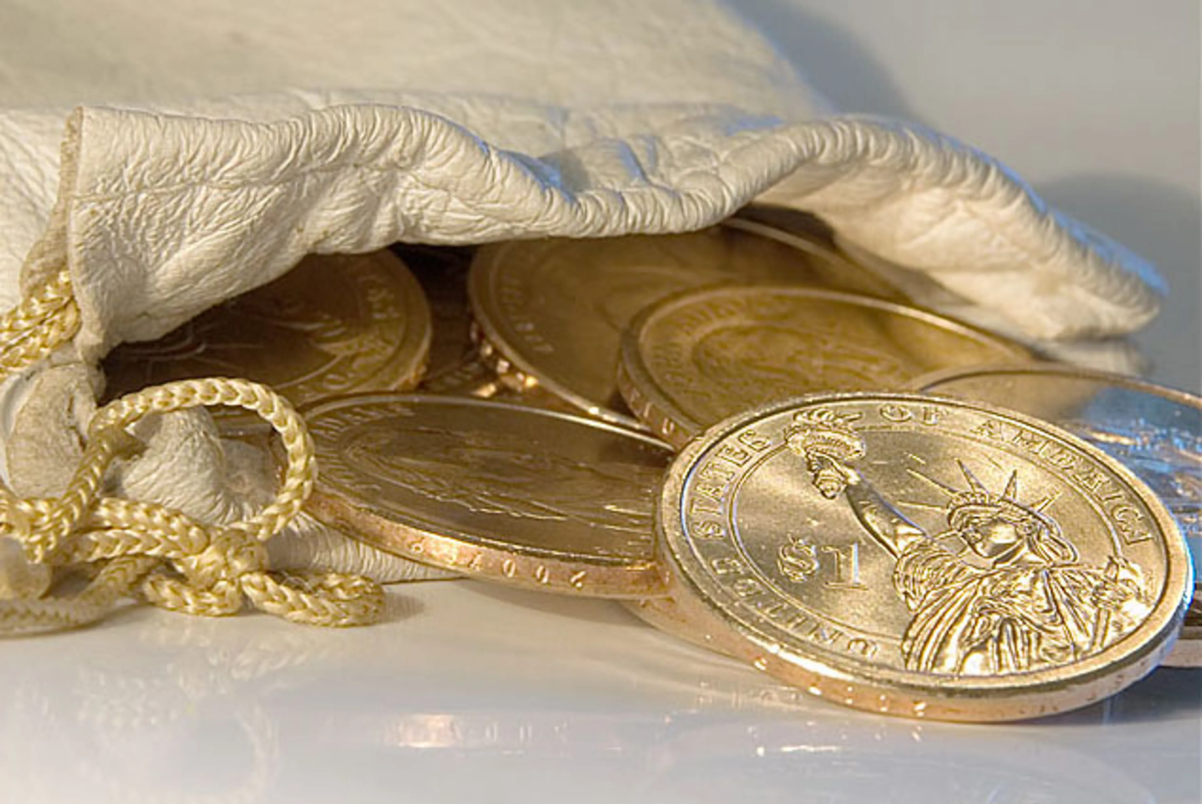 Капитал - Новая монетарная система будет основана на золоте