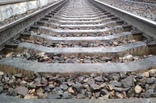 Капитал - Из-за схода грузовых вагонов задержаны семь пассажирских поездов