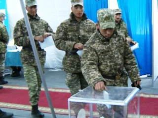 Капитал - Для участников парада открыт временный избирательный участок