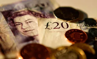 Капитал - Слабый фунт бьет по кошелькам британцев