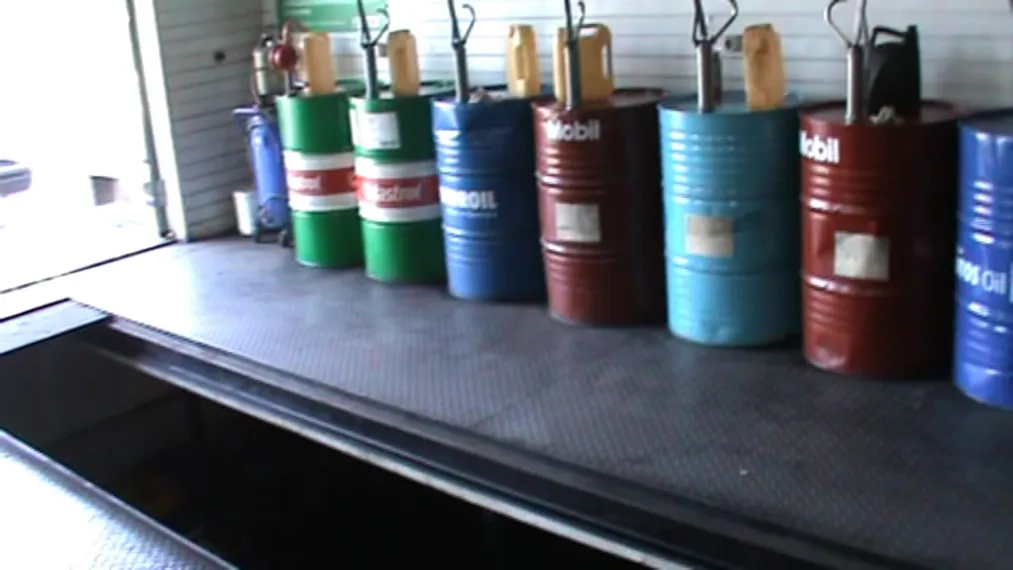 Капитал - В Алматы продавали поддельное масло Mobil