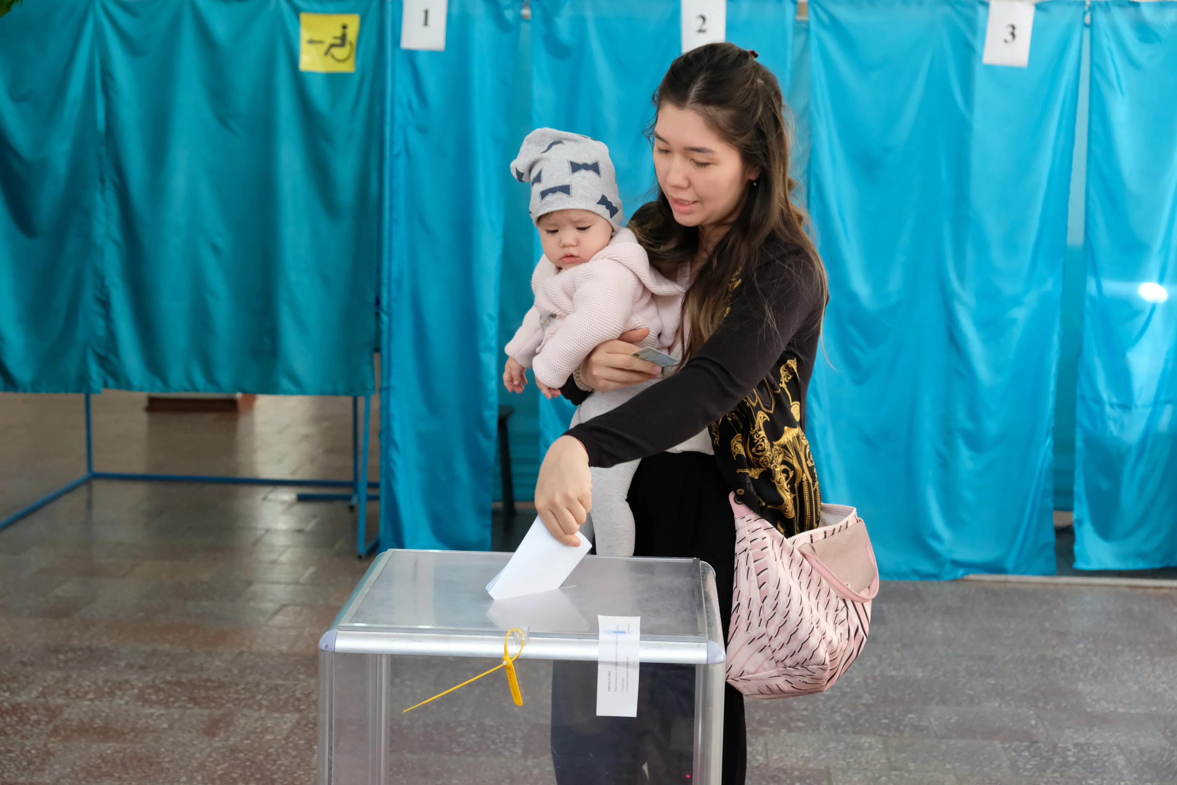 Капитал - В Алматы к закрытию участков явка составила 52,2 %