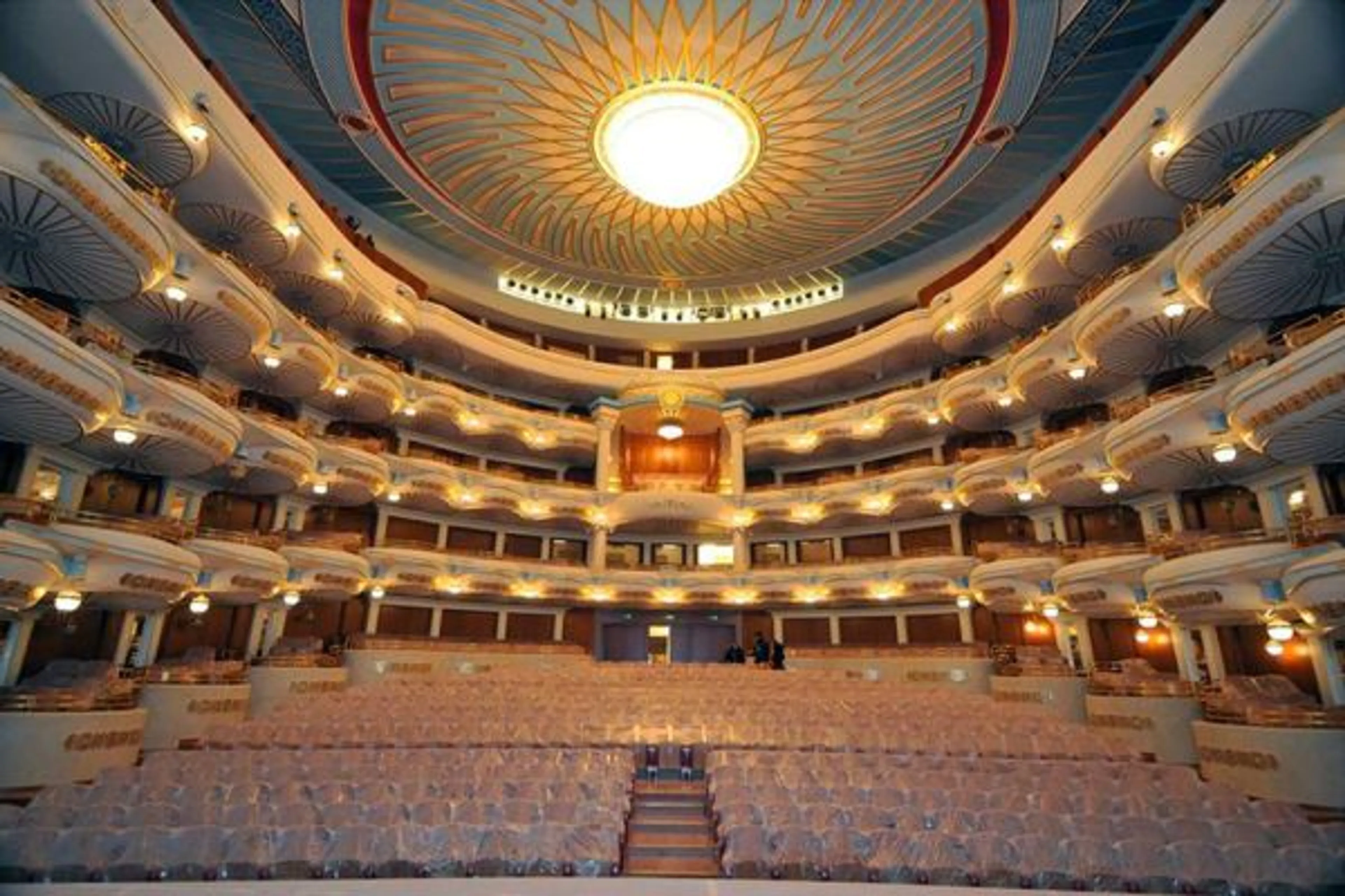 Капитал - Солдаты Нацгвардии сыграют гуннов в опере Аттила