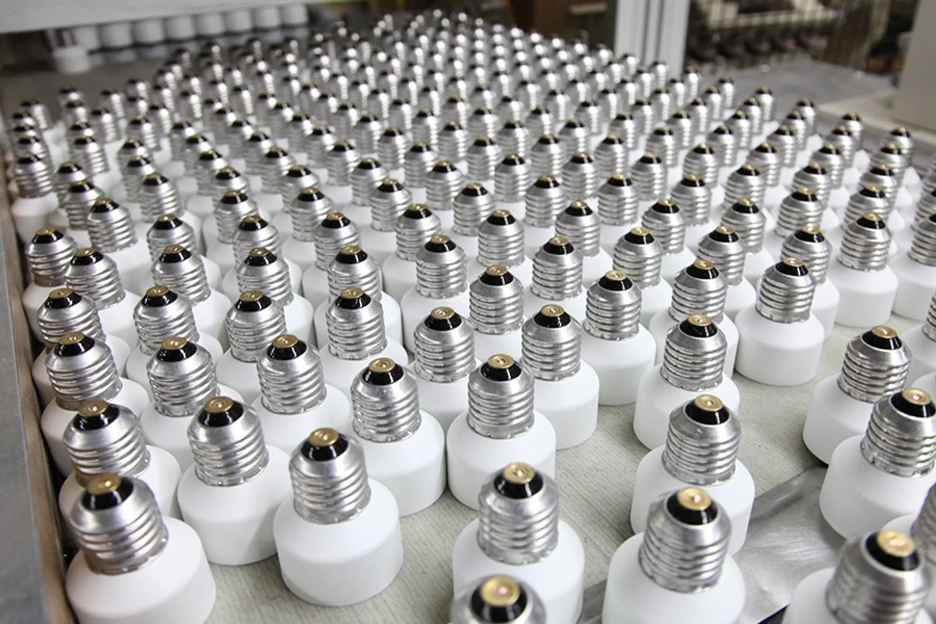 Капитал - Китай вложит $200 млн в производство лампочек в Казахстане