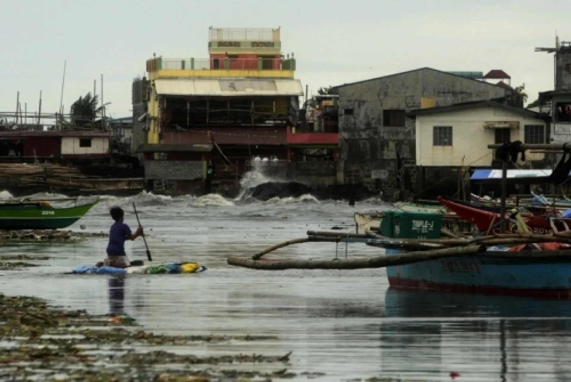 Капитал - От тайфуна Калмэджи пострадали около 1 млн человек